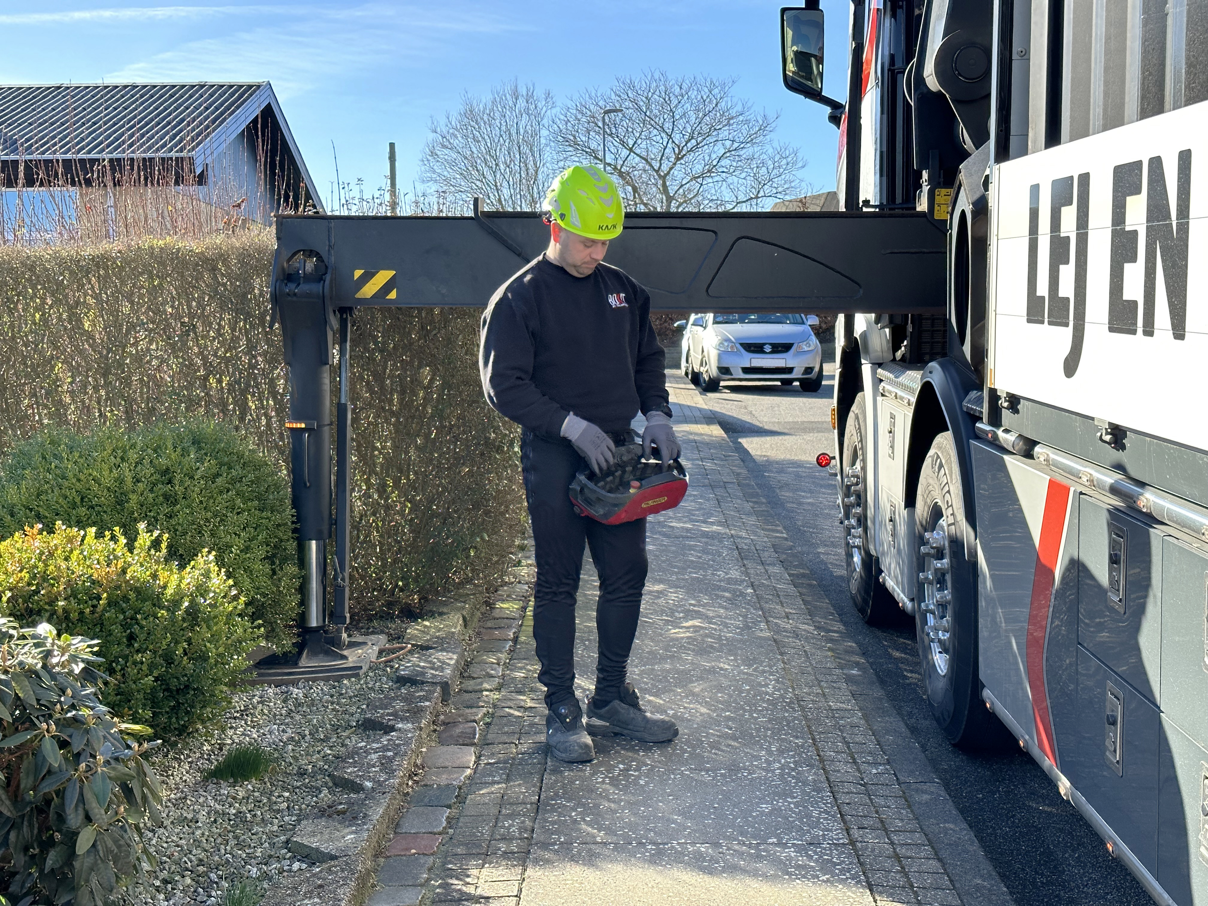 Støtteben placeret på grunden