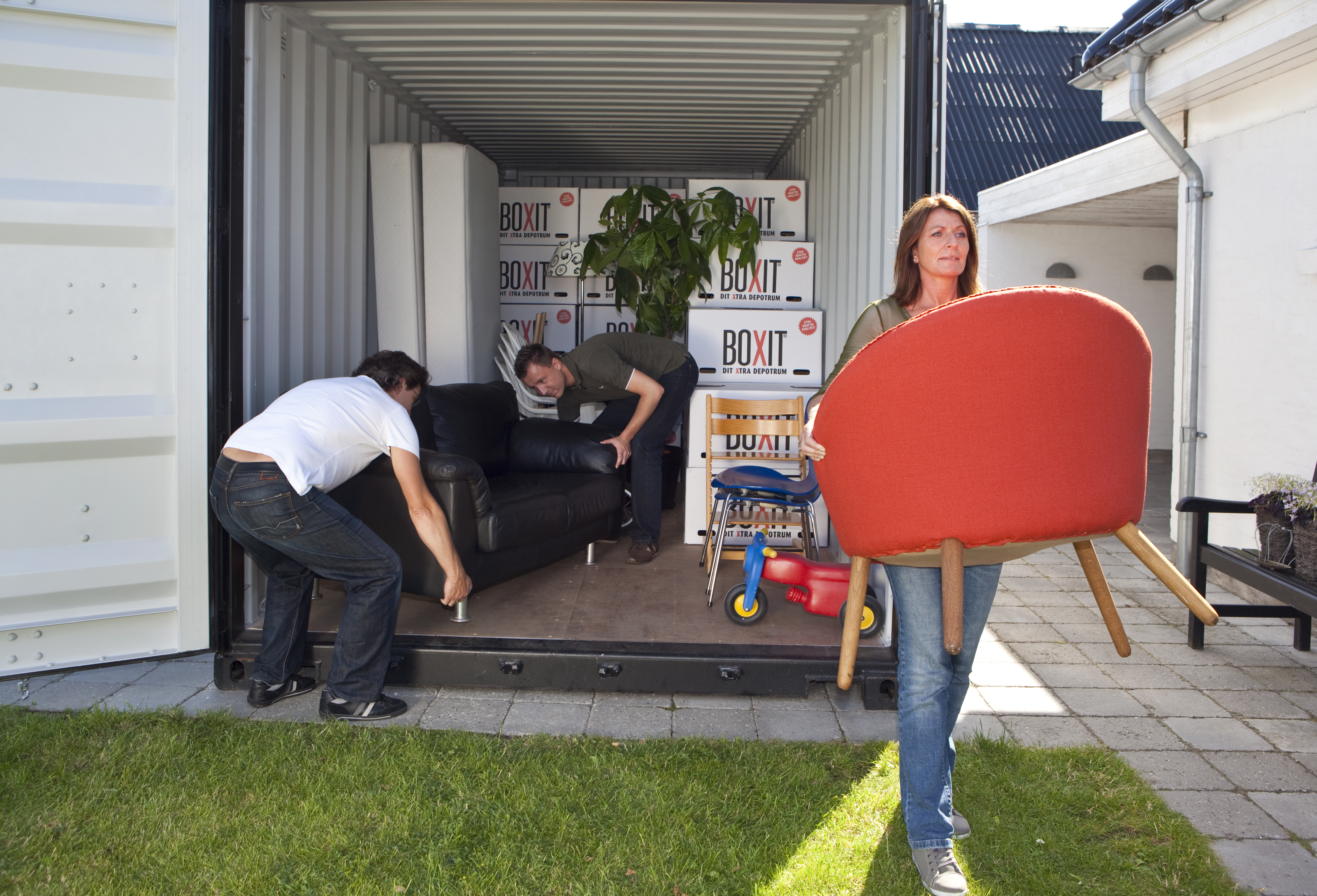 Opbevar dine møbler i en container